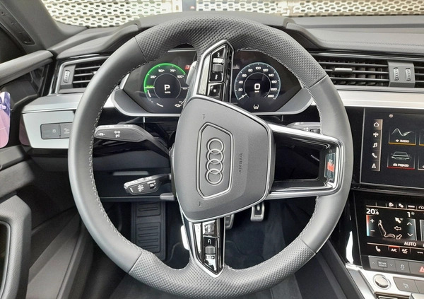 Audi e-tron cena 299900 przebieg: 8135, rok produkcji 2023 z Nisko małe 781